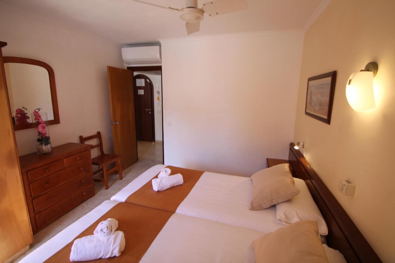 Apartaments Talayot Cala'N Blanes  Ngoại thất bức ảnh