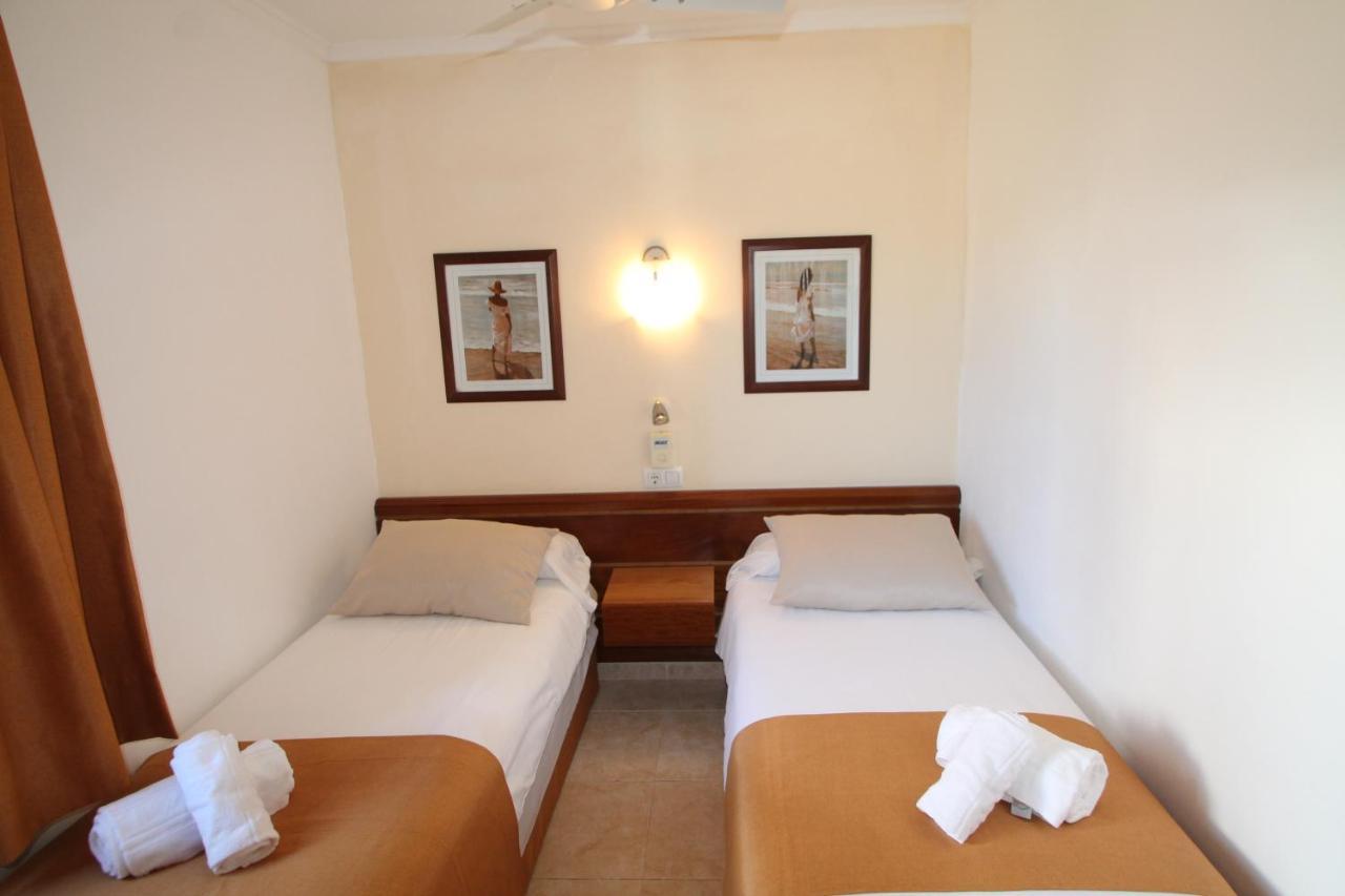 Apartaments Talayot Cala'N Blanes  Ngoại thất bức ảnh