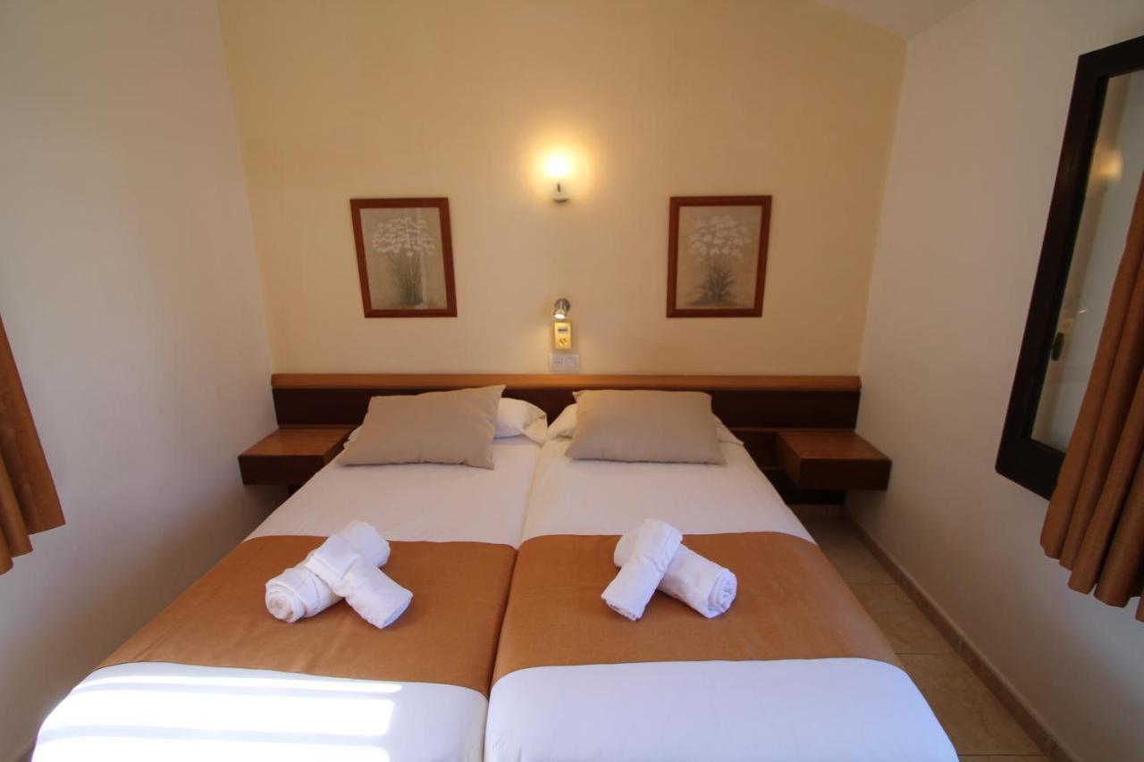 Apartaments Talayot Cala'N Blanes  Ngoại thất bức ảnh